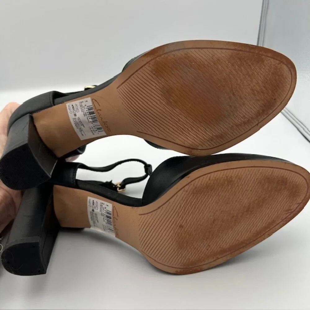 Clarks Kaylin 85 T-Strap Black Round Toe Leather Pump Size 8 ½ - Picture 9 of 10